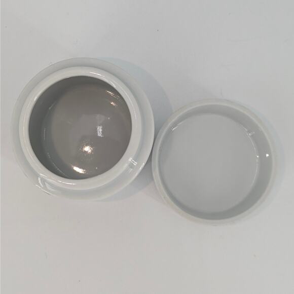 Duckling Nest Porcelain Trinket Jewelry Stash Box Lidded 1970s Mary Mugg Enesco - Picture 7 of 10